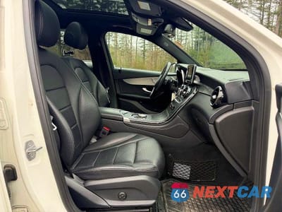 Piąte zdjęcie samochodu w środku: 2019 MERCEDES-BENZ GLC 300 4MATIC VIN:WDC0G4KB4KV136679 - miniatura