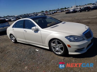 Czwarte zdjęcie samochodu z boku: 2013 MERCEDES-BENZ S 550 VIN:WDDNG7DB2DA503881 - miniatura