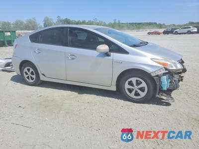 Czwarte zdjęcie samochodu z boku: 2015 TOYOTA PRIUS TWO VIN:JTDKN3DU5F1974830 - miniatura