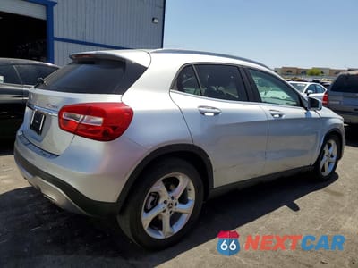 Trzecie zdjęcie samochodu z tyłu: 2019 MERCEDES-BENZ GLA 250 4MATIC VIN:WDCTG4GB8KU004777 - miniatura
