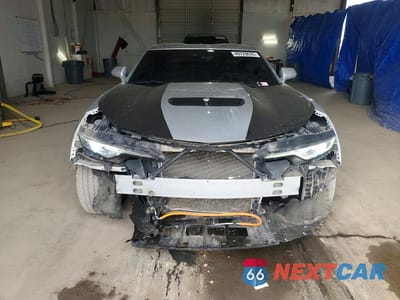 Piąte zdjęcie samochodu w środku: 2019 CHEVROLET CAMARO SS VIN:1G1FH1R79K0104507 - miniatura