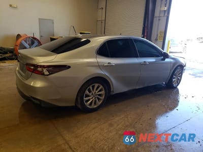 Trzecie zdjęcie samochodu z tyłu: 2022 TOYOTA CAMRY LE VIN:4T1C11AK2NU632249 - miniatura