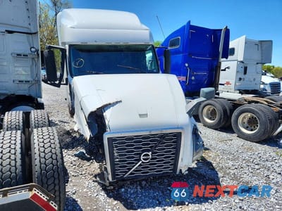 2020 VOLVO VNL SEMI TRUCK 4V4NC9EH3LN263711 - główne zdjęcie licytacji z USA - miniatura
