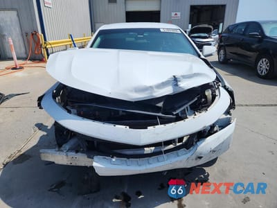 Piąte zdjęcie samochodu w środku: 2018 CHEVROLET IMPALA LT VIN:2G1105S32J9130077 - miniatura
