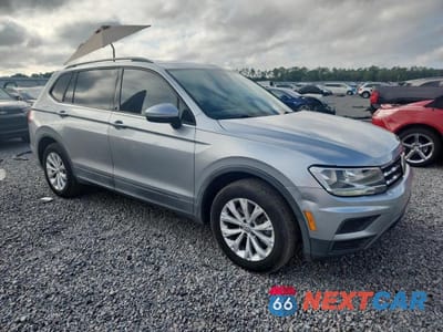 Czwarte zdjęcie samochodu z boku: 2019 VOLKSWAGEN TIGUAN S VIN:3VV1B7AX2KM187052 - miniatura