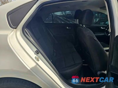 Zdjęcie 6 z 10 samochodu: 2022 KIA RIO LX VIN:3KPA24AD6NE496332 - miniatura