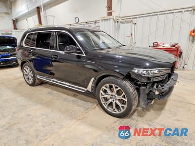 Czwarte zdjęcie samochodu z boku: 2021 BMW X7 XDRIVE40I VIN:5UXCW2C00M9F32614 - miniatura