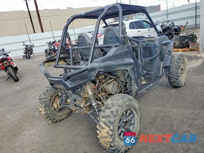 Czwarte zdjęcie samochodu z boku: 2019 POLARIS RZR UTILITY VEHICLE VIN:3NSVBE874KH590970 - miniatura