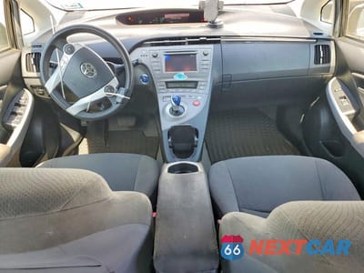 Zdjęcie 8 z 12 samochodu: 2012 TOYOTA PRIUS TWO VIN:JTDKN3DU2C5398229 - miniatura