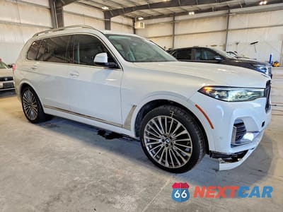 Czwarte zdjęcie samochodu z boku: 2020 BMW X7 XDRIVE40I VIN:5UXCW2C00L9B98678 - miniatura