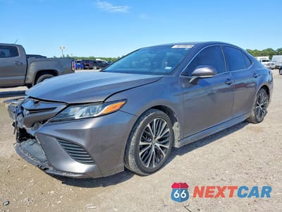 2018 TOYOTA CAMRY SE 4T1B11HK3JU038832 - główne zdjęcie licytacji z USA - miniatura