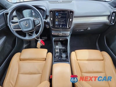 Zdjęcie 8 z 13 samochodu: 2020 VOLVO XC40 T5 INSCRIPTION VIN:YV4162UL6L2251890 - miniatura