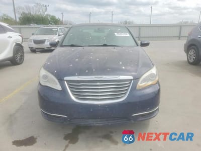 Piąte zdjęcie samochodu w środku: 2013 CHRYSLER 200 LX VIN:1C3CCBAG7DN737527 - miniatura
