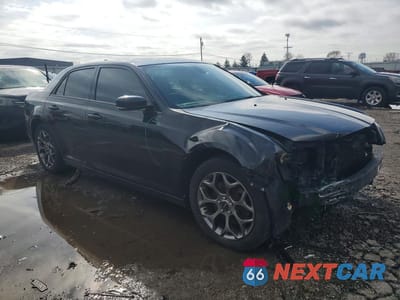 Czwarte zdjęcie samochodu z boku: 2016 CHRYSLER 300 S VIN:2C3CCAGG5GH176064 - miniatura