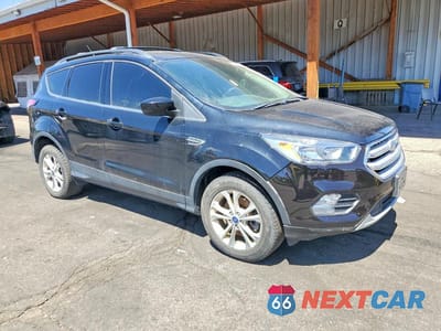 Czwarte zdjęcie samochodu z boku: 2017 FORD ESCAPE SE VIN:1FMCU9G99HUB94196 - miniatura