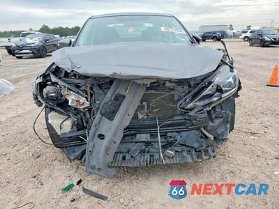 Piąte zdjęcie samochodu w środku: 2019 NISSAN SENTRA SL VIN:3N1AB7APXKY237691 - miniatura