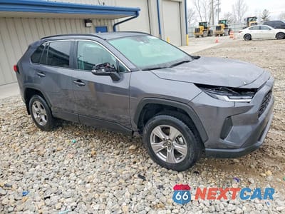 Czwarte zdjęcie samochodu z boku: 2025 TOYOTA RAV4 XLE VIN:2T3P1RFV1SC531372 - miniatura