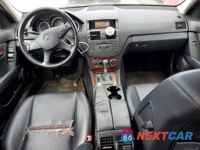 Zdjęcie 8 z 11 samochodu: 2010 MERCEDES-BENZ C 300 4MATIC VIN:WDDGF8BB2AR131881 - miniatura