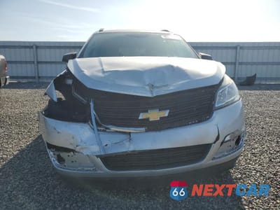 Piąte zdjęcie samochodu w środku: 2017 CHEVROLET TRAVERSE LS VIN:1GNKRFED0HJ276382 - miniatura