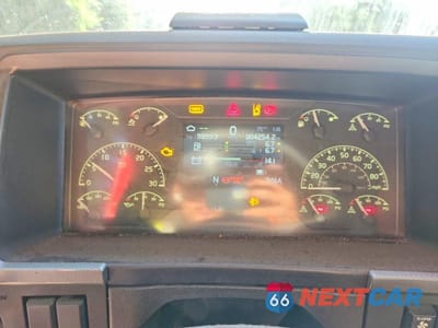 Zdjęcie 8 z 10 samochodu: 2019 VOLVO VNL SEMI TRUCK VIN:4V4NC9EH9KN899323 - miniatura