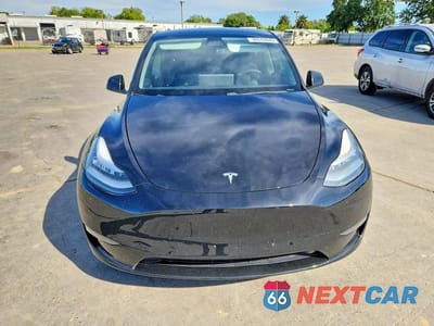 Piąte zdjęcie samochodu w środku: 2021 TESLA MODEL Y VIN:5YJYGDEE2MF080080 - miniatura