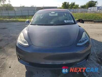 Piąte zdjęcie samochodu w środku: 2018 TESLA MODEL 3 VIN:5YJ3E1EA7JF007813 - miniatura