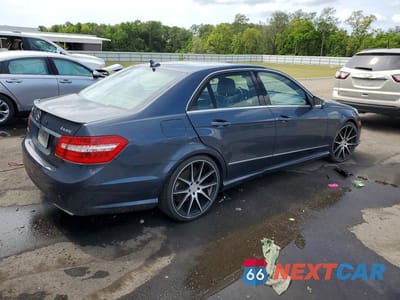 Trzecie zdjęcie samochodu z tyłu: 2011 MERCEDES-BENZ E 350 4MATIC VIN:WDDHF8HB6BA479954 - miniatura