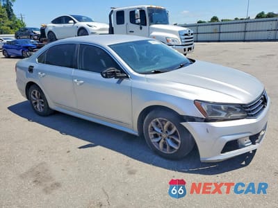 Czwarte zdjęcie samochodu z boku: 2017 VOLKSWAGEN PASSAT S VIN:1VWAT7A3XHC031759 - miniatura