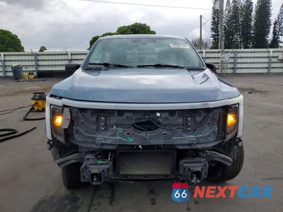 Piąte zdjęcie samochodu w środku: 2023 FORD F150 LIGHTNING XLT VIN:1FTVW1EL6PWG12773 - miniatura