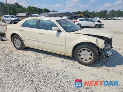 Czwarte zdjęcie samochodu z boku: 2005 CHRYSLER 300 TOURING VIN:2C3AA53G85H530876 - miniatura