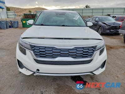 Piąte zdjęcie samochodu w środku: 2022 KIA SELTOS LX VIN:KNDEPCAA5N7322495 - miniatura