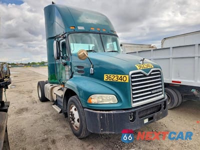2017 MACK CXU612 SEMI TRUCK 1M1AW01X3HM009648 - główne zdjęcie licytacji z USA - miniatura