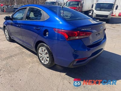 Trzecie zdjęcie samochodu z tyłu: 2018 HYUNDAI ACCENT GLS VIN:3KPC24A3XJE005772 - miniatura