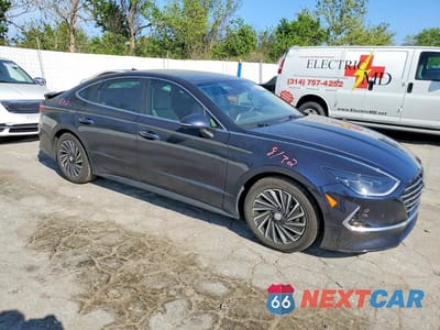 Czwarte zdjęcie samochodu z boku: 2021 HYUNDAI SONATA HYBRID LIMITED VIN:KMHL54JJ7MA032632 - miniatura