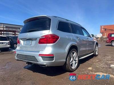 Czwarte zdjęcie samochodu z boku: 2013 MERCEDES-BENZ GL 550 4MATIC VIN:4JGDF7DE8DA124091 - miniatura