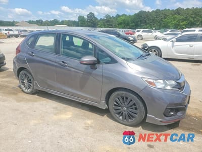 Czwarte zdjęcie samochodu z boku: 2018 HONDA FIT SPORT VIN:3HGGK5H63JM713005 - miniatura