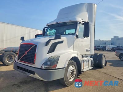 Drugie zdjęcie samochodu z przodu: 2017 VOLVO VN VNL - SEMI TRUCK VIN:4V4N39TGXHN988210 - miniatura