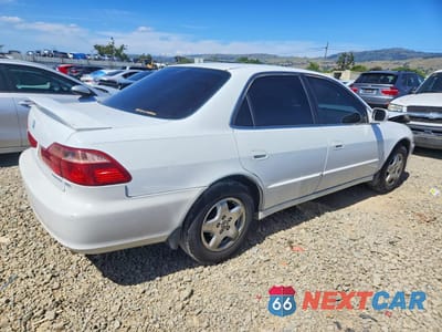 Trzecie zdjęcie samochodu z tyłu: 2000 HONDA ACCORD EX VIN:1HGCG1658YA096727 - miniatura