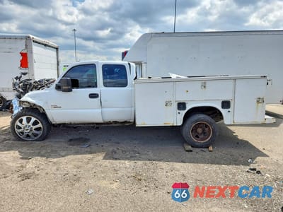 Drugie zdjęcie samochodu z przodu: 2006 CHEVROLET SILVERADO K3500 VIN:1GBJK39D36E257689 - miniatura