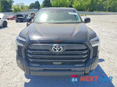 Piąte zdjęcie samochodu w środku: 2024 TOYOTA TUNDRA SR5 VIN:5TFLA5DB8RX173580 - miniatura