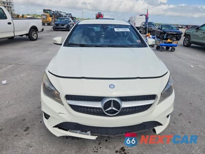 Piąte zdjęcie samochodu w środku: 2015 MERCEDES-BENZ CLA 250 VIN:WDDSJ4EB7FN218302 - miniatura