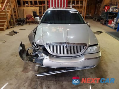 Piąte zdjęcie samochodu w środku: 2007 LINCOLN TOWN CAR SIGNATURE LIMITED VIN:1LNHM82W07Y637629 - miniatura