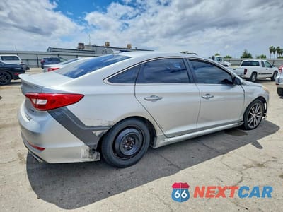 Trzecie zdjęcie samochodu z tyłu: 2015 HYUNDAI SONATA SPORT 2.0T VIN:5NPE34AB3FH193177 - miniatura