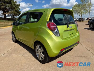 Trzecie zdjęcie samochodu z tyłu: 2014 CHEVROLET SPARK 1LT VIN:KL8CD6S91EC410210 - miniatura