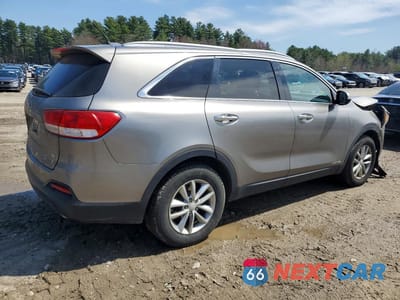 Trzecie zdjęcie samochodu z tyłu: 2016 KIA SORENTO LX V6 VIN:5XYPGDA52GG111116 - miniatura
