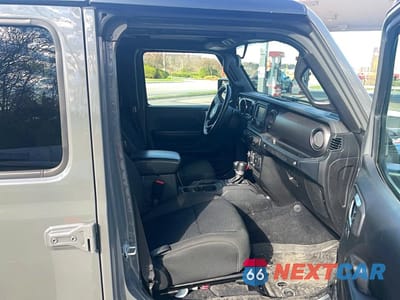 Piąte zdjęcie samochodu w środku: 2019 JEEP WRANGLER UNLIMITED SPORT VIN:1C4HJXDG3KW539244 - miniatura