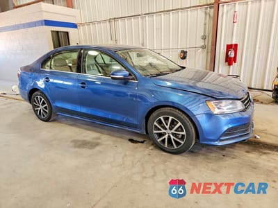 Czwarte zdjęcie samochodu z boku: 2017 VOLKSWAGEN JETTA SE VIN:3VWDB7AJ0HM202726 - miniatura
