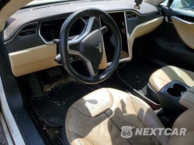 Zdjęcie 8 z 12 samochodu: 2013 TESLA MODEL S VIN:5YJSA1CN0DFP22580 - miniatura