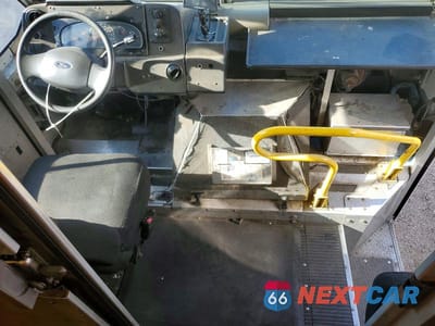 Zdjęcie 8 z 13 samochodu: 2003 FORD ECONOLINE E350 SUPER DUTY STRIPPED CHASS VIN:1FCKE39L73HA93954 - miniatura