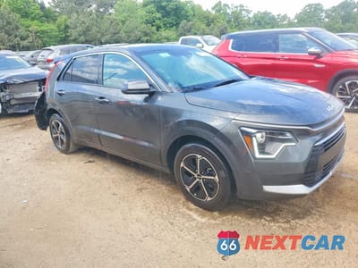 Czwarte zdjęcie samochodu z boku: 2026 KIA NIRO LX VIN:KNDCP3LE8T5319770 - miniatura